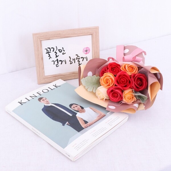싱그러운 집,땡땡이 비누장미 꽃다발 졸업식 입학 와이프 어버이날 부모님 선물 반전용돈박스